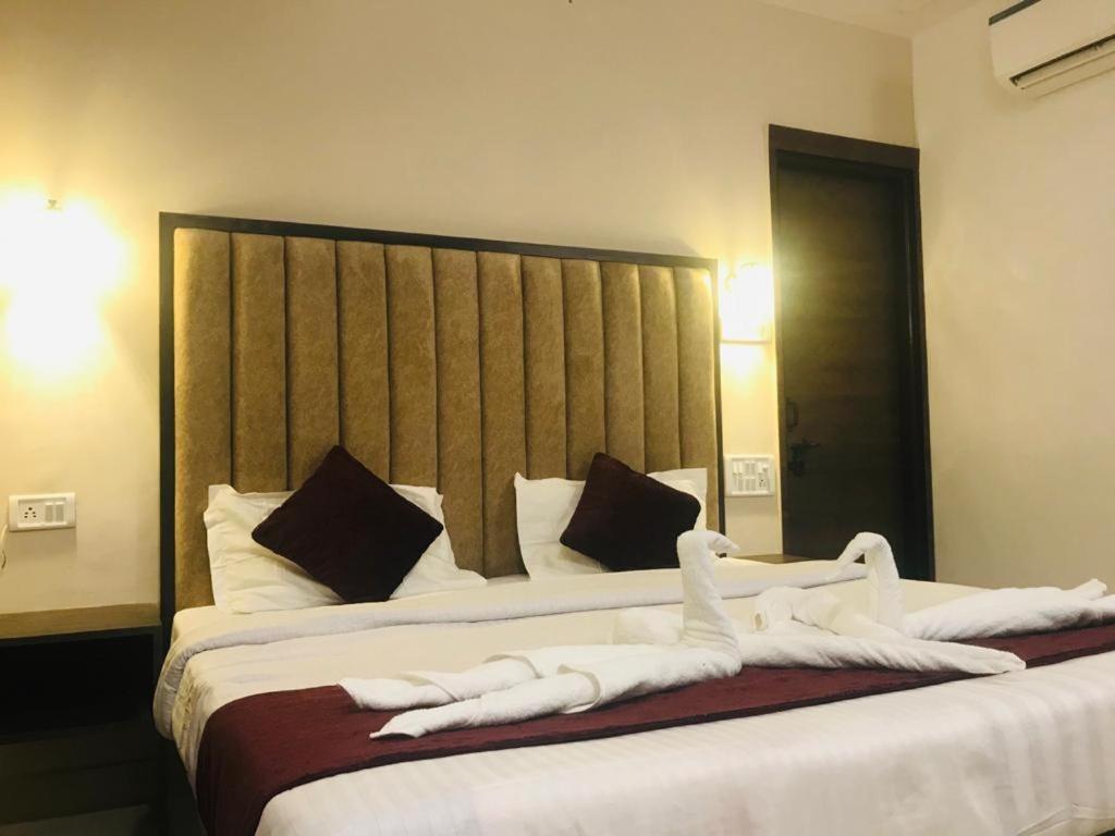 The Divine Oak Hotel Katra  Bagian luar foto