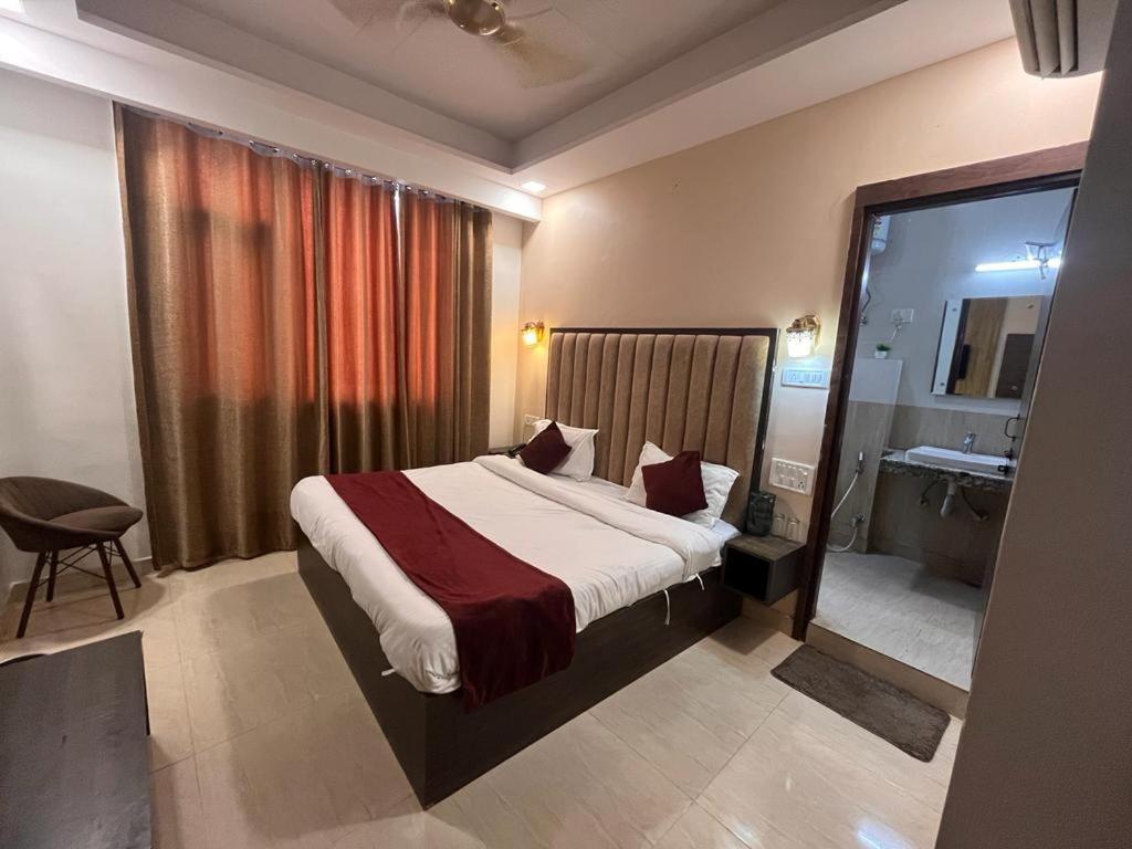 The Divine Oak Hotel Katra  Bagian luar foto